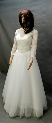 Svatební šaty .1921-půjčení ,velikost 38-40.