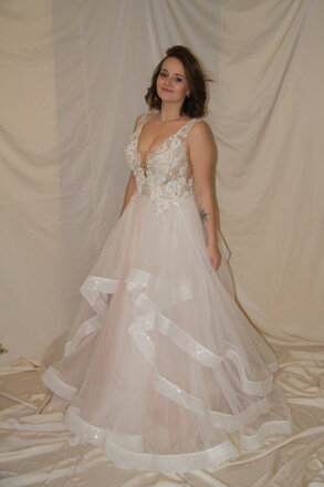 Svatební šaty .8622-půjčení,velikost 38-40.